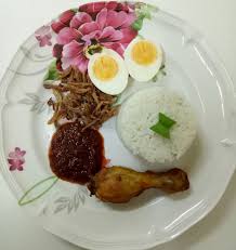 Kalau bersarapan pagi di malaysia, bungkusan nasi lemak boleh dikatakan mudah didapatkan di mana mana kedai makan. Nasi Lemak Mudah