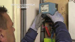 De nombreux consommateurs et différentes associations ont également relevé des questions sur les dangers potentiels du compteur linky, sur la santé et la vie. Pose Du Compteur Linky Par Enedis Youtube