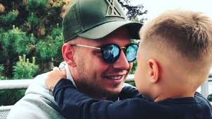 Pietro singt ein lied für sein sohn alessio ich liebe dich mein ein & alles teilt dieses video bitte !! Pietro Lombardi Verrat So Viele Kinder Wunscht Er Sich Noch Promiflash De