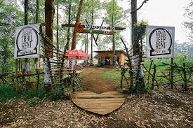 Tempat pariwisata kebun coklat balong bendo : Rute Dan Lokasi Daun Coklat Malang Cafe Hits Dengan Nama Alias Dancok Suguhkan Nuansa Alam Daka Tour