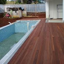 Pemilihan lantai kayu untuk diaplikasikan di ruangan menjadi elemen yang menambah kehangatan dalam keluarga. Daftar Harga 5 Jenis Lantai Kayu Outdoor Decking 2021 Lantai Kayu Asia Penjual Lantai Kayu Terlengkap Indonesia