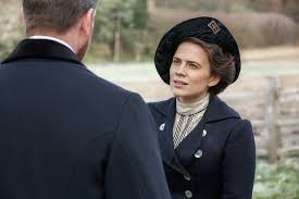 Retour à howards end streaming. Retour A Howards End Serie Feuilleton 1 Saison Et 12 Episodes Tele Star