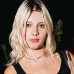 Annie Murphy Gets Into Character at the Plaza