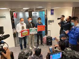 个锅 一个镜框 一个枕头 一个盒子 一个窗户 一个信封 一个壁橱 一个灯泡 一个书包 一个箱子 一个袋子 一个政府 一个机关 一个办公室 一个医院 一个工厂. S6y7v1jonaa Mm