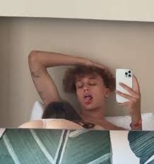 Слив голого Паши Сникерса и его девушки Тати — фото и видео 18+