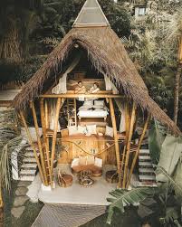 Stay A Few Night At This Unique Bamboo House And Feel The Magical Morning When Wake From This Place Maison Bali Architecture En Bambou Maison Prefabriquee