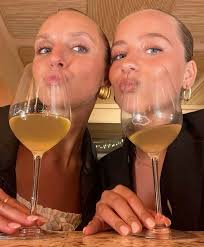 Ava Weyland 💌 (avaweyland_)