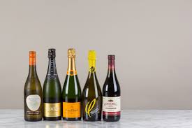 All That Sparkles The Differences Between Champagne Prosecco Cava Moscato Lambrusco More Prosecco Moscato Wine Champagne