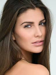 Karina Gonzalez (@lakarinagm)