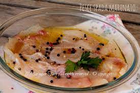 Scopri come cucinare il pesce crudo con le migliori ricette di fresco pesce: Pesce Spada Marinato Crudo Con Agrumi E Pepe Rosa Ricetta
