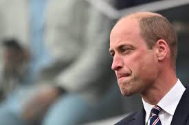 Tam Sư" gây thất vọng, hoàng tử Anh vào tận phòng thay đồ