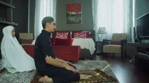 Drama terbitan saphire screen sdn bhd ini diarahkan oleh heykal hanafiah ditayangkan di slot dahlia tv3 pada setiap hari jumaat , sabtu dan ahad jam 7.00 petang. Mr Boss Miss Stalker Home Facebook