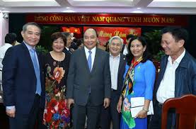 Cá nhân tôi cảm thấy việc thủ tướng nguyễn xuân phúc tổ chức đám cưới cho con trai như vậy là xin thưa với mấy ông rỗi hơi và láo toét rằng người ta có là thủ tướng thì người ta cũng có gia đình riêng và đương nhiên việc dựng vợ gả chồng. Bao Ä'a Náºµng Ä'iá»‡n Tá»­