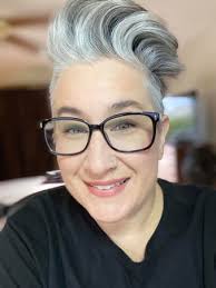 How Not To Look “Old” with Gray Hair at Any Age: 10 Fantastic Tips