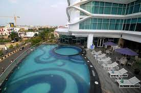 Download now option billiard surabaya professional player. Swimming Pool Gambar Golden Tulip Galaxy Banjarmasin Tripadvisor
