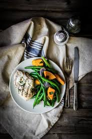 Salade De Poulet Poche Au Lait D Amande Salade Poulet Poulet Poche Recette Salade Poulet