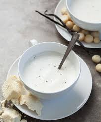 12 Recettes De Chocolat Chaud A Essayer Au Plus Vite Elle Quebec In 2020 Paleo Chocolate White Hot Chocolate Hot Chocolate Recipes