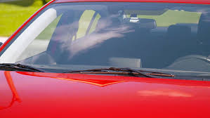 On the side with the plastic clip that attaches to the windshield wiper's arm, you'll see one end has a slight curve and the other end is flat. How To Change A Windshield Wiper Canadian Tire