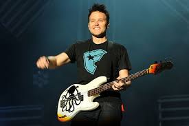 Hoppus is the band's bassist and lead vocalist alongside tom. Ihmorz 9i9abm