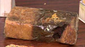 Haz tu selección entre imágenes premium sobre queen elizabeth wedding cake de la más alta calidad. Queen Elizabeth Ii Slice Of Monarch S 1947 Wedding Cake Sold At Auction For 500 Youtube