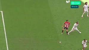 فرقة من 4 لاعبين، مع توفر الدردشة الصوتية داخل اللعبة أنشئ فرقتك الخاصة بـ 4 لاعبين كحدٍ أقصى، تواصل مع اصدقائك منذ اللحظة الأولى، و قم بقيادتهم إلى النصر لتكونوا آخر الفرق صامدة. Ø®Ø¨ÙŠØ± ØªØ­ÙƒÙŠÙ…ÙŠ ÙŠÙØ¬Ø± Ù…ÙØ§Ø¬Ø£Ø© Ø¹Ù† Ù„Ù‚Ø·Ø© Ø±Ø§Ù…ÙˆØ³ ÙÙŠ Ù„Ù‚Ø§Ø¡ Ø£ØªÙ„ØªÙŠÙƒ Ø¨Ù„Ø¨Ø§Ùˆ ÙƒÙˆØ±Ø© ØªÙˆØ¨