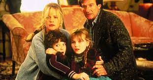 Robin williams stars in this story about two orphans who find a magical board game and unleash a fresh rampage of vicious beasts. Jumanji Stream Streaminganbieter Kino De