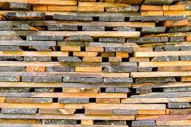 Biasanya usuk menggunakan bahan jenis kayu, diantaranya adalah kayu. Harga Papan Kayu Terbaru 2020 Dilengkapi Dengan Ragam Jenisnya Rumah123 Com