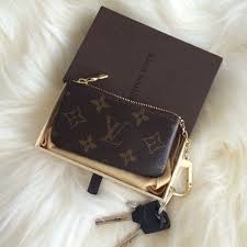 Playful and practical, it can be carried in different ways and will hold notes, cards and other small items, as well as keys. 55 Louis Vuitton Cles Key Ideas Louis Vuitton Vuitton Louis