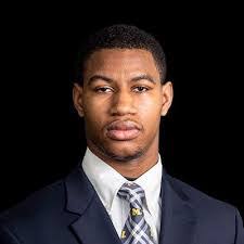 Kelly Powell's Instagram, Twitter & Facebook