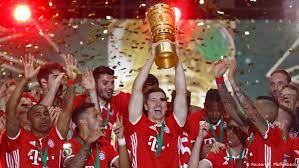 Dfb pokalfinale, wochenende im harlekin circus. Fc Bayern Gewinnt Dfb Pokal Finale Sport Dw 21 05 2016