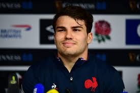 Qui est Antoine Dupont, le rugbyman français, capitaine du XV de France ? -  Télé Loisirs