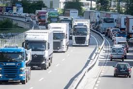 Bald muss er renoviert und lange gesperrt werden. Stau Vor Dem Gotthard Tunnel In Beide Richtungen Gesperrt Nzz