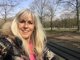 Ook deelt marga nog enkele foto's van jan, zoals hieronder is te zien. Zangeres Marga Bult Begint In De Zorg Ik Vind Het Niet Zo Bijzonder Hoor Corona In Oisterwijk Moergestel Heukelom Bd Nl