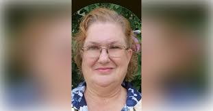 Elaine Lipscomb's Instagram, Twitter & Facebook