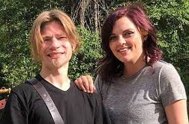 Bear Brown S Ex Raiven Adams Claims Alaskan Bush People Is Fake No One In The Brown Family Gets Along The Ashley S Reality Roundup