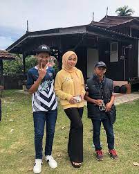 Nonton film baru saja diupload download streaming movie subtitle indonesia. Video Youtuber Dedah Gaji Syahmi Sazli Sebulan Anggar Cecah Ratusan Ribu Ringgit