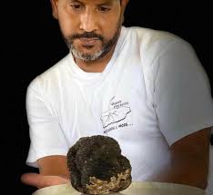 Joel Roldán, propietario de una importadora de trufa en Puerto Rico: "Aquí  no se cultiva ningún tipo de trufa, yo quiero intentarlo con borchi y  aestivum