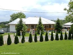 A fost pictata in anul 1938 de catre preotul octavian zmau din. Manastirea Pasarea Rombadconstruct