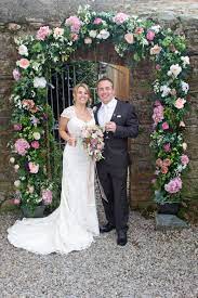 Silk flowers can add beauty and elegance to your home, without the hassle that real flowers create. Silk Flower Wedding Arch To Hire Southwest Zijden Bloemen Zijden Bloemen