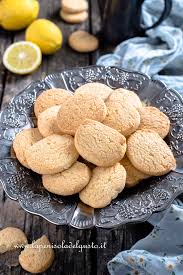 Quante volte veniamo colti da un'improvvisa voglia di dolci e biscotti. Biscotti Di Riso Al Limone Con Farina Di Riso Senza Glutine