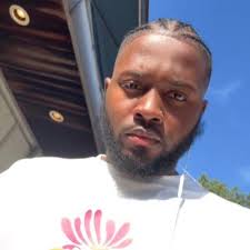 Darius Roy (@ohthats_dare)