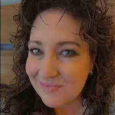 Holly Harford's Instagram, Twitter & Facebook