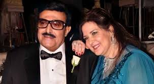 وأشار الإعلامي إلى أن الفنانة دلال عبدالعزيز في مرحلة صعبة وشديدة المسحة سلبية لأننا في أعراض ما بعد الإصابة بكورونا وهي مرحلة صعبة وشديدة وأشد من الإصابة بكورونا ومالهاش علاج معين بيشفي. J7aypme Eubjtm