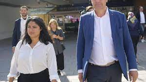På bilden fanns, utöver de upplysande orden, en närbild på den nyvalde partiledaren lennart daléus. Nooshi Dadgostar Far Utkampa Jonas Sjostedts Sista Strid Sydsvenskan