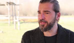 Yakışıklılığıyla bir neslin sevgilisi olan efsane oyuncu kartal tibet'in son hali zamanın ne kadar acımasız olduğunu gösterdi. Engin Altan Duzyatan In Yeni Meslegi Medya Haberleri