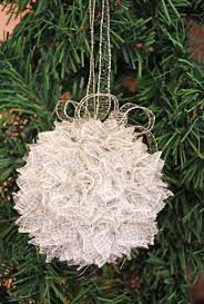 Mit Ecken Aus Stoff Oder Bandern Lassen Sich Effektvolle Kugeln Usw Herstellen Weihnachtsbasteln Christbaumschmuck Weihnachtsdeko