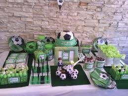 Nuestros candy bar comunión niño y niña son muy especiales y por eso contamos con muchos casos de éxito que puedes ver en nuestro blog donde vamos actualizando nuevos diseños para nuestros clientes. Candy Bar Futbol Para Cumpleanos Tartas De Futbol Fiesta Ninos Fiestas Infantiles