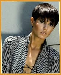 C'est évident, demi moore n'a plus particulièrement le vent en poupe à. Image Result For Demi Moore Ghost Haircut Haarschnitt Ideen Wedge Haarschnitt Haarschnitt