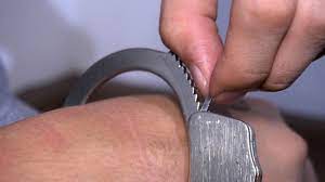 Also deactivate the double locking mechanism with a peterson hook. 3 Ways To Escape From Handcuffs Wikihow