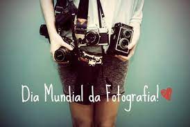 Jun 28, 2021 · a propósito das celebrações do dia mundial da língua portuguesa, levadas a efeito no mês passado no vasto mundo lusófono, recordámos, na semana passada, algumas realizações que tiveram sucesso entre nós há uma década, como a assinatura do protocolo de cooperação que ligou o observatório da língua portuguesa (olp) ao instituto. Hoje E Dia Mundial Da Fotografia Lenia Luz